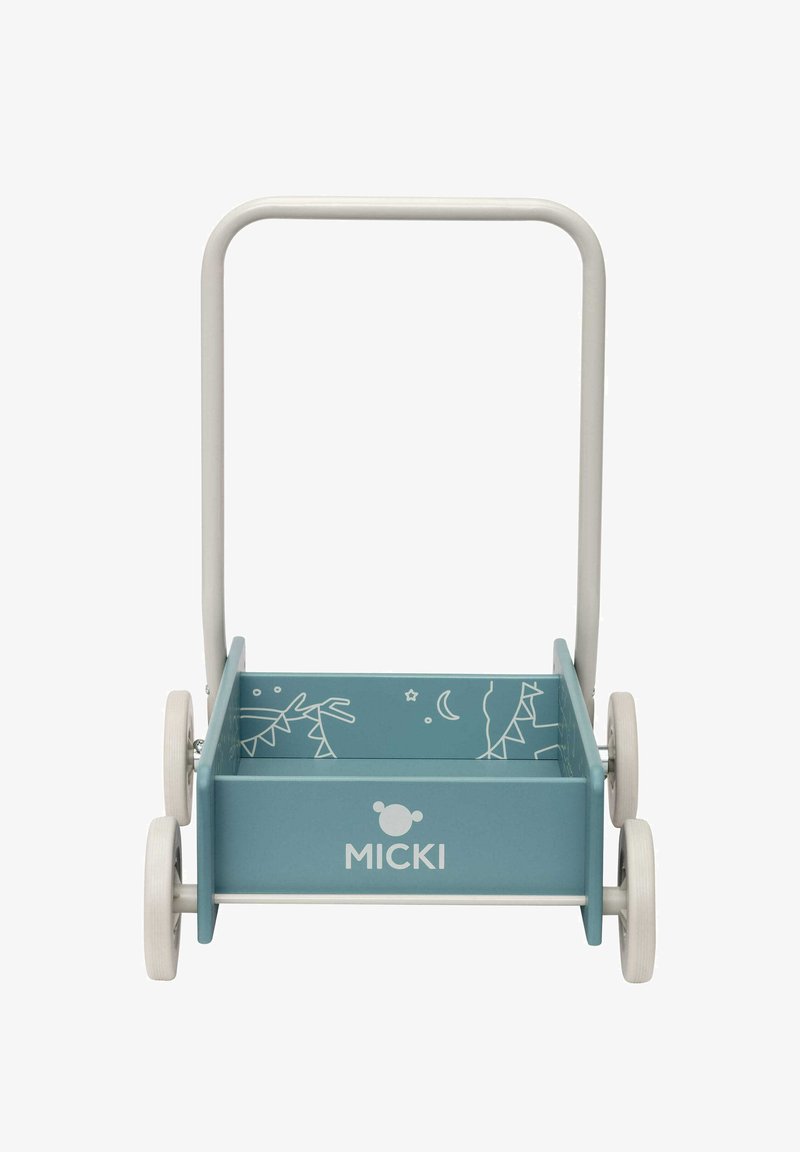 Carrito de empuje de madera en azul pastel con manija y ruedas blancas. Presenta patrones simples de contorno de animales y elementos celestiales. Logo exhibido.