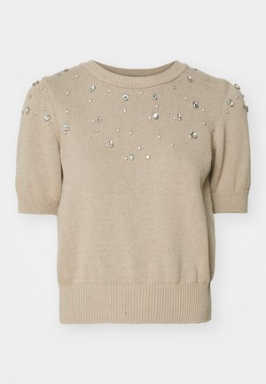 Maglione beige a maniche corte in maglia con scollatura rotonda, decorato con strass trasparenti sparsi sulla parte anteriore e dettagli a coste sui polsini e sull'orlo.