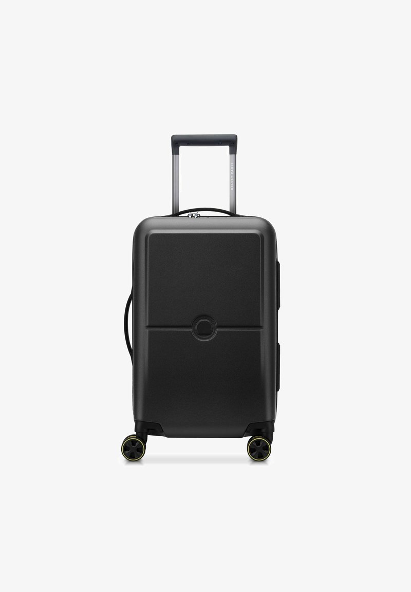 Zwarte hardschalige koffer met een rechthoekige vorm, een gestructureerd oppervlak, een uitschuifbare handgreep en vier wielen met gele accenten.