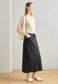 Thumbnail Image 4