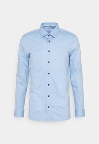 Camicia da uomo a manica lunga azzurra con colletto classico e bottoni blu scuro sul davanti.