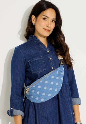 Grain de Malice, SAC BANANE IMPRIMÉ CŒURS - Bandolera - bleu