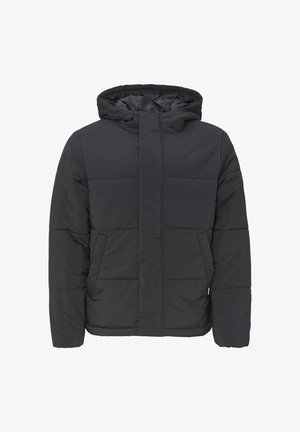 Zwarte gewatteerde jas met een capuchon, voorzien van een ritssluiting aan de voorkant, twee zijzakken en een gestikte textuur. De stof lijkt glad en licht van gewicht.