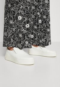 Anna Field Tygbyxor - black