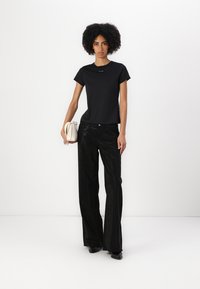 Calvin Klein NANO LOGO SLIM - Jednoduché tričko - black