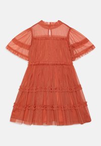Anaya with love FLUTTER SLEEVE RUFFLE DRESS - Koktejlové šaty / šaty na párty - burnt orange