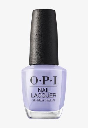 Lacca per unghie OPI di colore lavanda chiaro. Bottiglia di vetro quadrata con superficie liscia, tappo nero e etichetta trasparente che riporta il nome del prodotto.