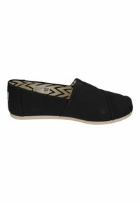Scarpe slip-on nere in tela con punta arrotondata, suola beige a contrasto e fodera interna decorata con motivo a chevron.