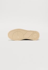 Thumbnail Image 5