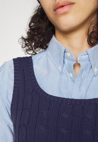 Lauren Ralph Lauren CABLE-KNIT SLEEVELESS SWEATER - Top - french navy