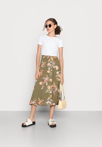 Pieces PCKAITLYN MIDI SKIRT - Saia evasé - deep lichen green