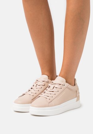 Tommy Hilfiger FEMININE ELEVATED piaskowy