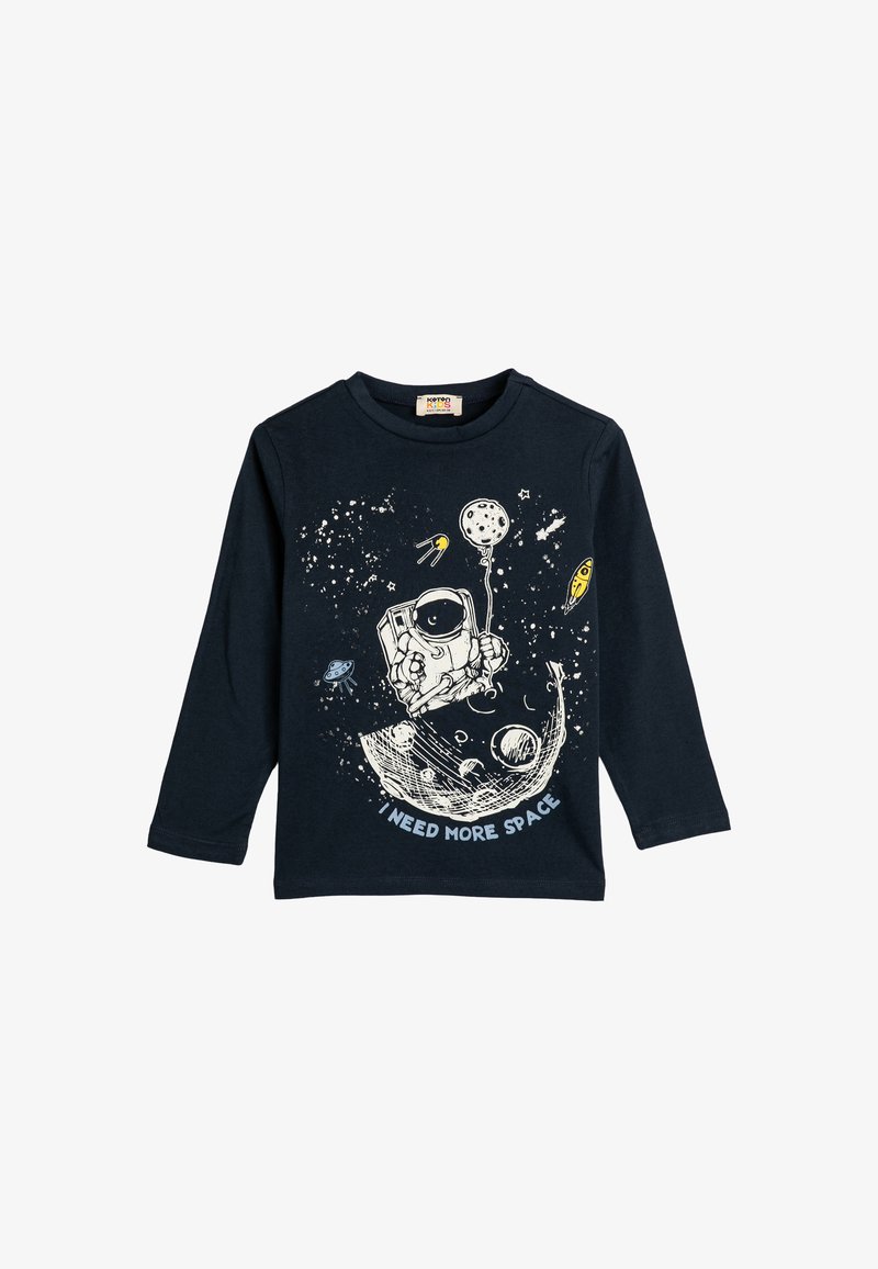 T-shirt z długim rękawem w kolorze granatowym, z rysunkowym astronautą, planetami oraz napisem "POTRZEBUJĘ WIĘCEJ PRZESTRZENI" w białym i jasnoniebieskim kolorze.