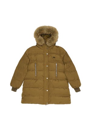Giacca imbottita verde oliva con cappuccio in pelliccia sintetica, dotata di tasche con cerniera, bottoni a pressione e polsini a costine. Tessuto morbido e trapuntato.