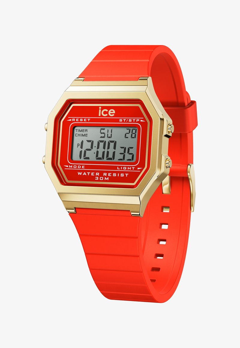 Orologio digitale con bracciale in gomma rossa, cassa esagonale in tono oro, display rettangolare e testo nero che mostra ora, data e impostazioni di modalità.