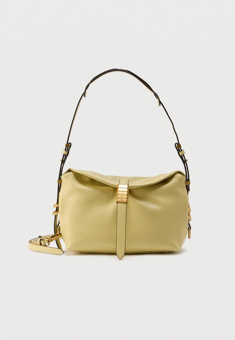 Συνθετική τσάντα ώμου σε λάιμ πράσινο με δομημένο σχήμα, χρυσό διακοσμητικό κούμπωμα και μαύρο ρυθμιζόμενο λουρί ώμου. Διαθέτει λεπτομέρειες στα πλαϊνά.