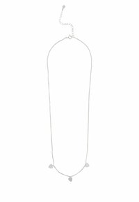Strieborný kovový náhrdelník s jemným reťazcom a tromi srdcovo tvarovanými ozdobami rovnomerne rozmiestnenými vpredu. Dĺžka nastaviteľná so zapínaním.