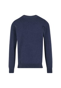 Maglione lavorato a maglia blu navy con maniche lunghe e scollo rotondo. Texture liscia, orlo e polsini a coste, colore uniforme, senza motivi visibili.