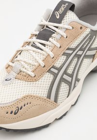 ASICS SportStyle GEL-1090V2 - Tenisice - cream/clay grey