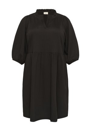 Musta mekko, jossa on röyhelöillä varustettu kaula-aukko, lyhyet puffihihat ja väljä istuvuus. Rynnäköinen malli, jossa on hienovarainen pystysuora tekstuuri.