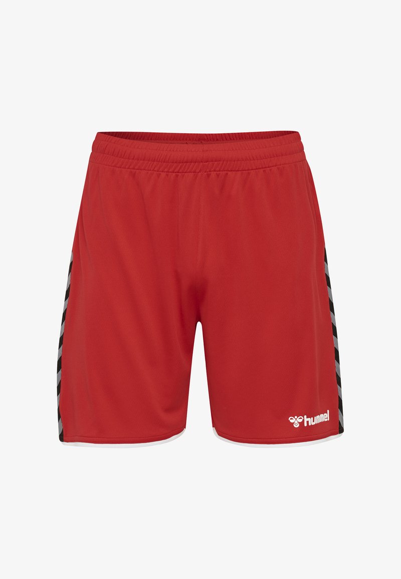 Rode sportshorts met een elastische tailleband, voorzien van zwarte en grijze accenten aan de zijkanten en een wit logo rechtsonder.