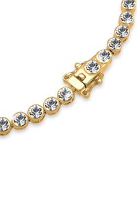 Bracciale in tono dorato con pietre diverse rotonde e trasparenti incastonate in un bracciale di metallo liscia, dotato di una chiusura per una chiusura sicura.