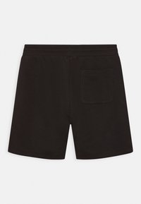 Černé bavlněné šortky s hladkým povrchem, elastickým pasem a zadní kapsou. Design je jednoduchý a přehledný.