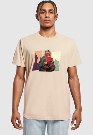 Merchcode GRAND RED GIRL ROUND NECK - T-shirts med print - sand