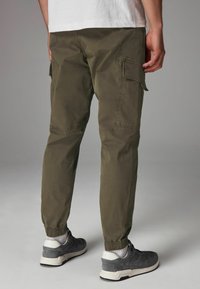 Next STRETCH UTILITY REGULAR TAPERED - Kareiviško stiliaus kelnės - mottled brown
