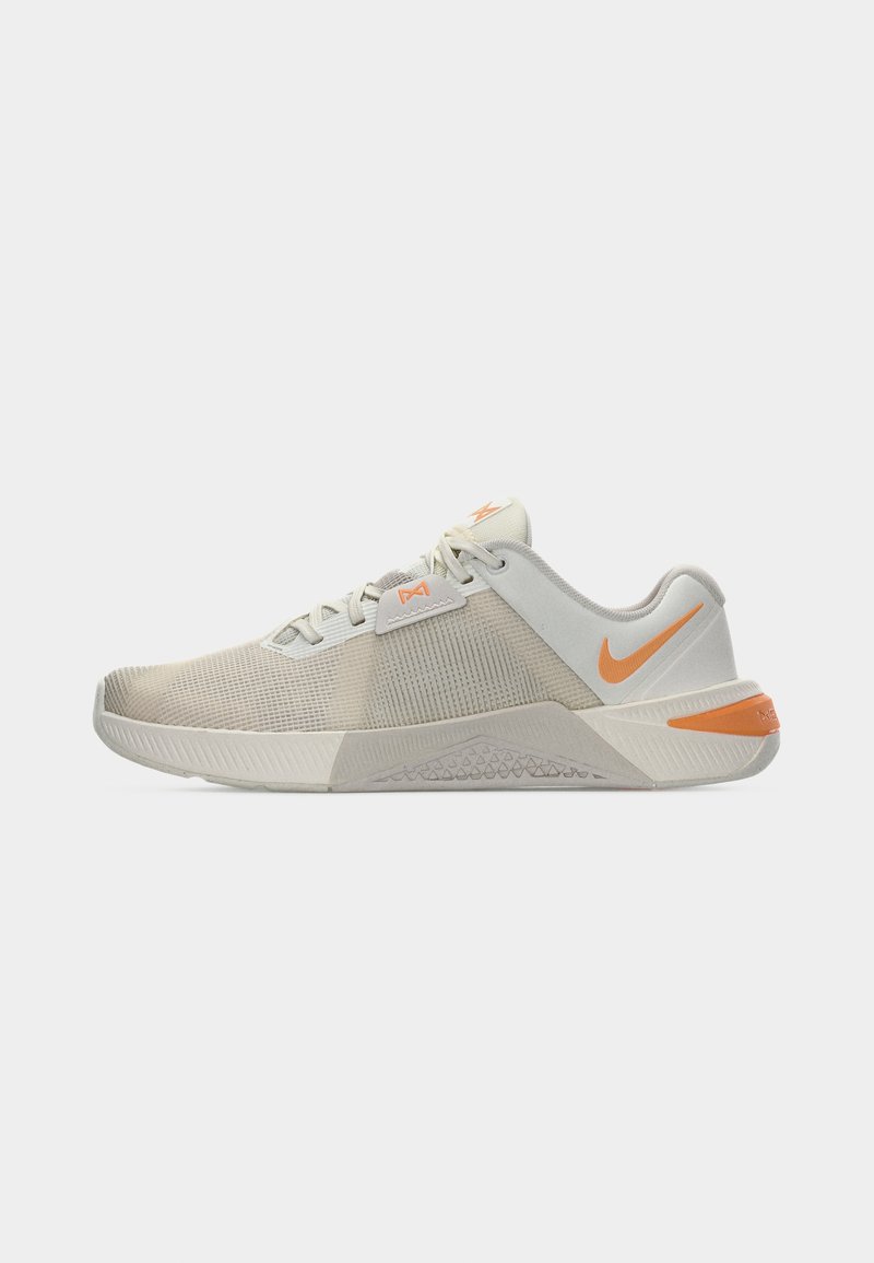 Nike Men\'s Beige White Athletic Sneakers with Orange Accents Nike Tech Hera  main image 2