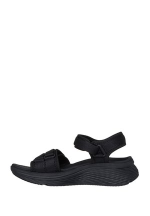 Sandalo sportivo nero con punta aperta, dotato di cinturini regolabili in velcro sulle dita e intorno alla caviglia, e suola imbottita testurizzata.