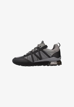 Graue Sportschuhe mit einem Mesh-Obermaterial und schwarzen Akzenten, aus synthetischen Materialien, einer gepolsterten Sohle und einem auffälligen Fersen-Design.