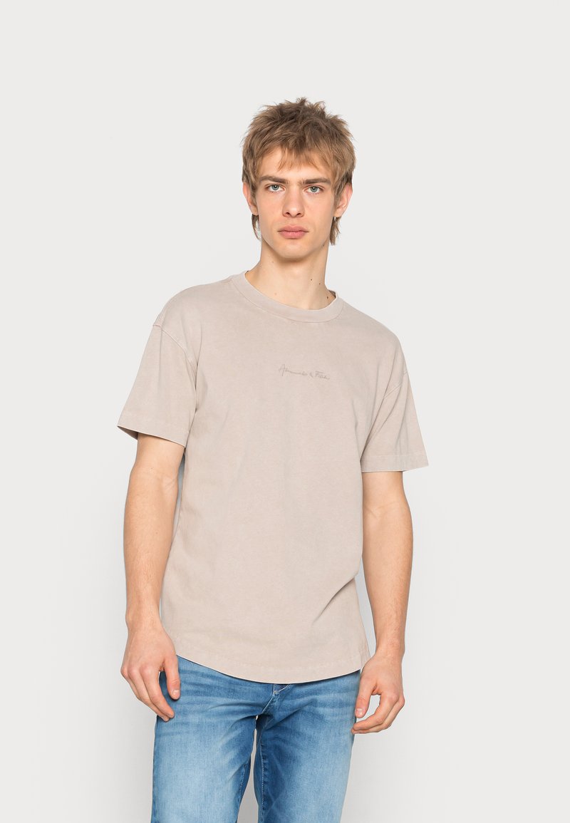 Herren T-Shirts basic | Abercrombie & Fitch ACID WASH CURVED UNISEX T-Shirt basic brown wash/braun - IZ88185 Herren T-Shirts basic | Abercrombie & Fitch ACID WASH CURVED UNISEX T-Shirt basic brown wash/braun - IZ88185