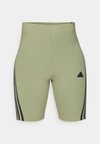 FUTURE ICONS THREE STRIPES BIKER SHORT - Leggingek - tent green