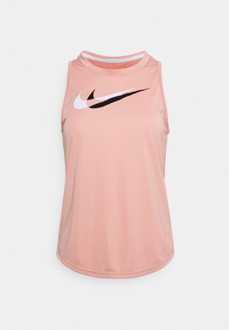 Tank top de sport rose avec un col rond, design sans manches, et un logo Nike noir et blanc bien visible sur le devant. Texture de tissu lisse.