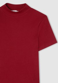 Non selezionato, rosso scuro