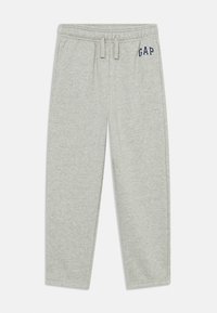 Pantalons de survêtement gris en mélange de coton doux. Caractéristiques d'une taille élastique, d'un cordon de serrage et d'un petit logo "GAP" en marine sur le côté gauche.