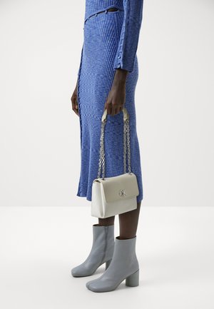 Calvin Klein, Sac bandoulière - off-white
