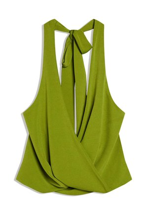 Bluza în nuanță măslinie, fără mâneci, cu decolteu adânc în V și închidere cu funda în spate, realizată dintr-un material fin.