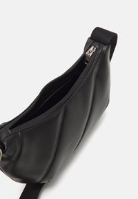 Calvin Klein Jeans CRESCENT - Borsa a tracolla - black