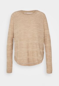 Ljusbeige långärmad tröja gjord av ett mjukt, strukturerat stickat material. Har en rundad halsringning och en avslappnad passform med ribbade muddar.