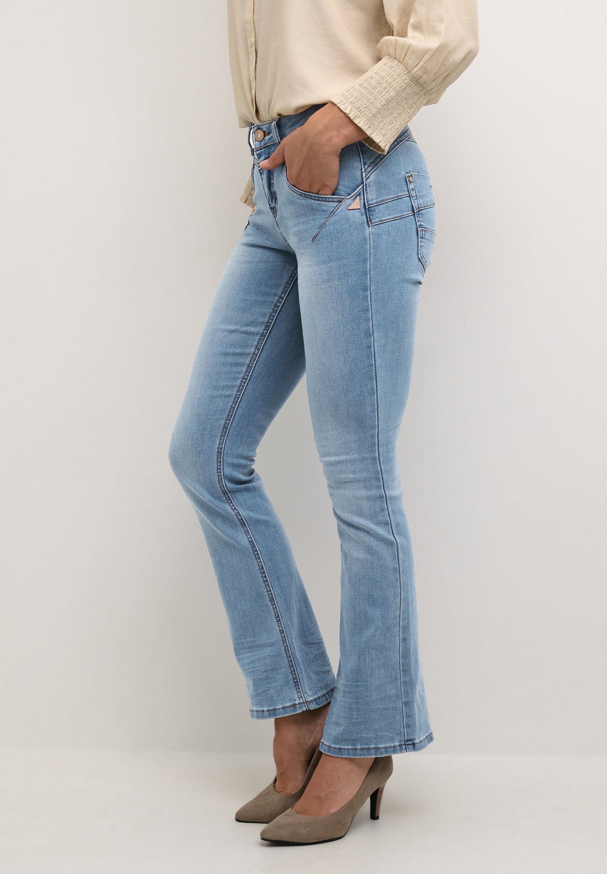 Cream Dames Jeans Bootcut Legs Slim Fit Regular Taille - Austin Light Blue Denim 32W