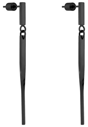 Boucles d'oreilles noires avec un design élégant et allongé, présentant une surface texturée. Les boucles comprennent un anneau circulaire et une attache à clou.