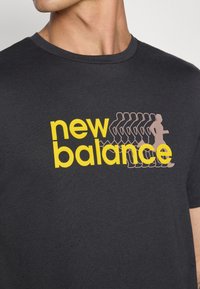 New Balance GRAPHIC  - Sportfelső - black