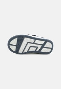 Tommy Hilfiger SKYLER UNISEX - Tenisky - blue/white/red