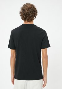 Koton SLIM FIT  - T-shirts basic - black