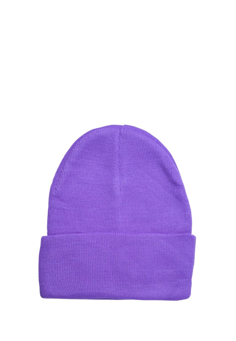 Berretto di maglia viola con risvolto, dalla consistenza morbida e dalla parte superiore arrotondata. Colore uniforme senza motivi o hardware visibili.