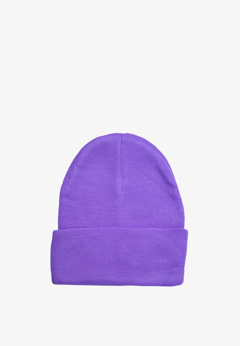 Berretto di maglia viola con risvolto, dalla consistenza morbida e dalla parte superiore arrotondata. Colore uniforme senza motivi o hardware visibili.