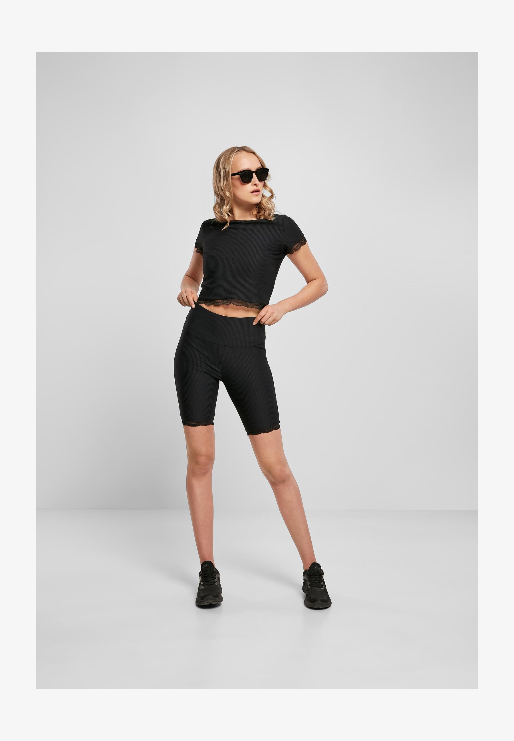 Urban Classics Maglietta Donna Cropped Con Orlo In Pizzo – Slim Fit, Elasticizzata, Senza Pancia, Ideale Con Leggings
