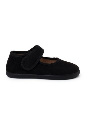 Zapato de ante negro con punta redonda y una correa de Velcro a lo largo del empeine. Presenta una plantilla acolchada y una suela de goma flexible.